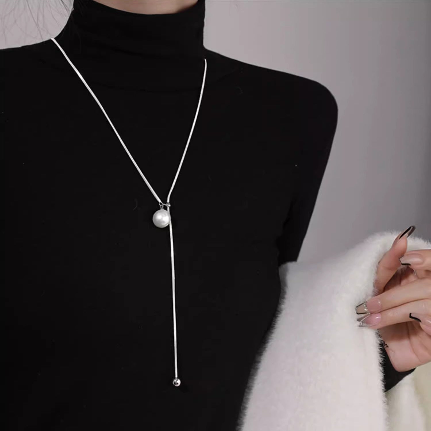 Women's Long Ball Pendant Necklace - Fashion Sweater Chain for Fall & Winter